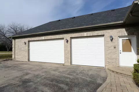 Exterior - 2710 Rolling Oak Rd, Spring Grove, IL 60081 photo 7 of 15