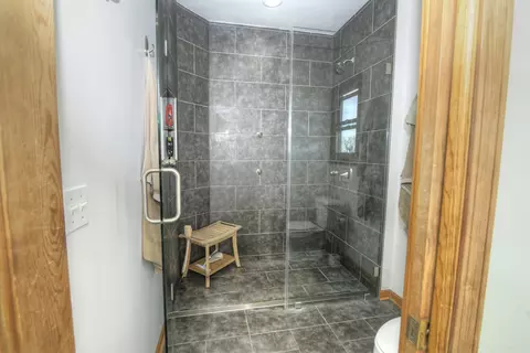 Bath - 2710 Rolling Oak Rd, Spring Grove, IL 60081 photo 1 of 5