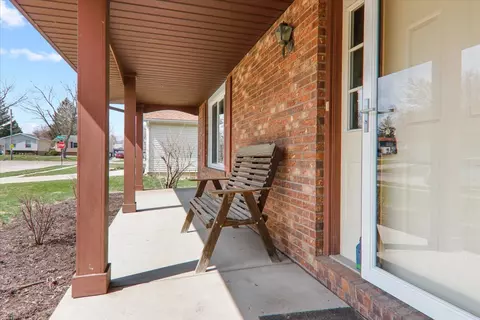 1502 Adam Dr, Normal, IL 61761 photo 3