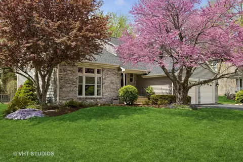 4230 Forest Glen Dr, Hoffman Estates, IL 60192