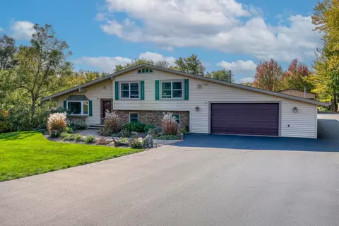 43 W693 Kenmar Dr, Elburn, IL 60119
