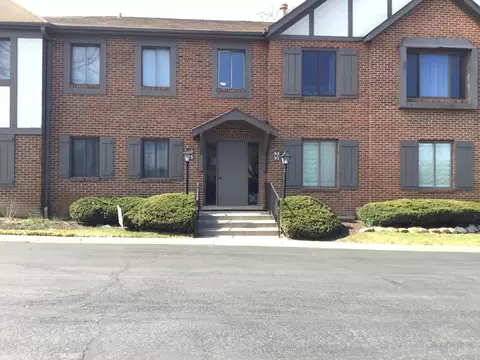 97 Parliament Dr #103, Palos Heights, IL 60463