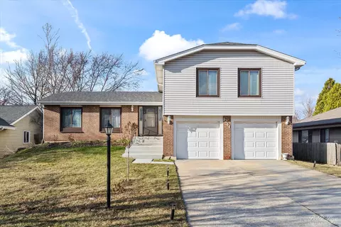 1241 Hialeah Ln, Hanover Park, IL 60133