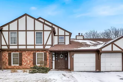 46 Plymouth Ct #202D, Naperville, IL 60565