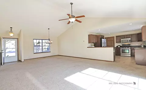 Living - 808 Madison Ave, Mchenry, IL 60050 photo 2 of 3