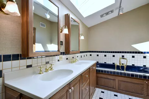 Bath - 310 N Elm St, Itasca, IL 60143 photo 4 of 7