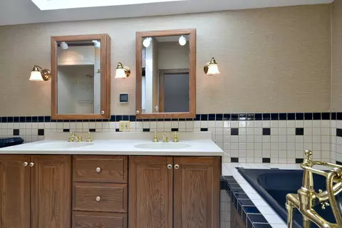 Bath - 310 N Elm St, Itasca, IL 60143 photo 6 of 7