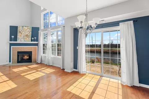 Living - 2366 Georgetown Cir, Aurora, IL 60503 photo 3 of 4