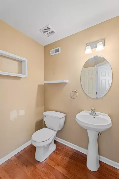 Bath - 2366 Georgetown Cir, Aurora, IL 60503 photo 1 of 2
