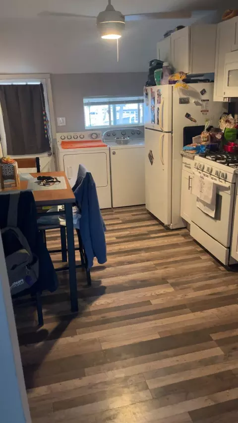Kitchen - 426 Jackson St, Aurora, IL 60505 photo 2 of 3