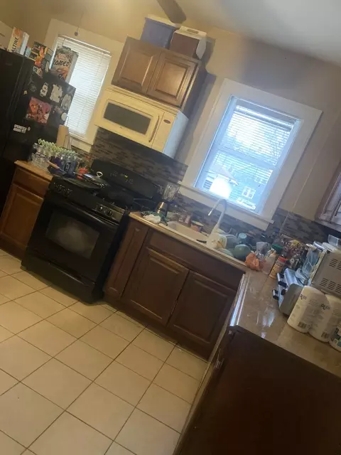 Kitchen - 426 Jackson St, Aurora, IL 60505 photo 3 of 3
