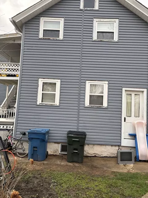 Exterior - 426 Jackson St, Aurora, IL 60505 photo 3 of 4