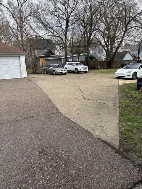 Exterior - 426 Jackson St, Aurora, IL 60505 photo 4 of 4