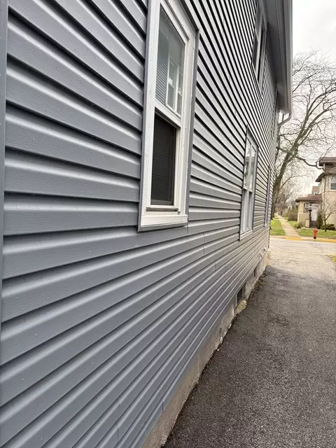Exterior - 426 Jackson St, Aurora, IL 60505 photo 2 of 4