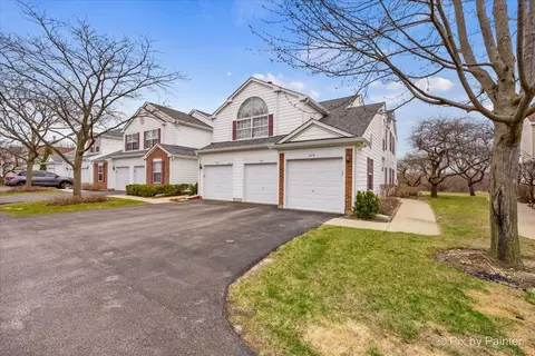 33 Taylor Ct #A, Streamwood, IL 60107