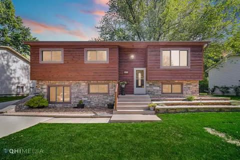 2601 Ravinia Ln, Woodridge, IL 60517