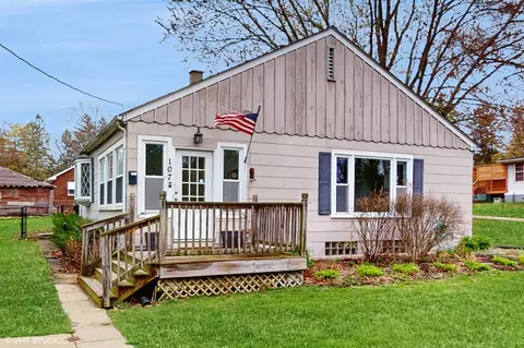 107 Millard Ave, Fox River Grove, IL 60021