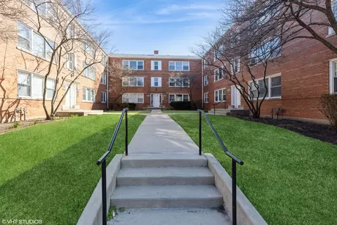 630 Oakton St #2, Evanston, IL 60202