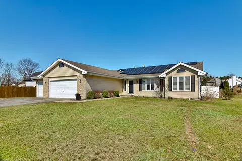 1821 Southfield Ln, Byron, IL 61010