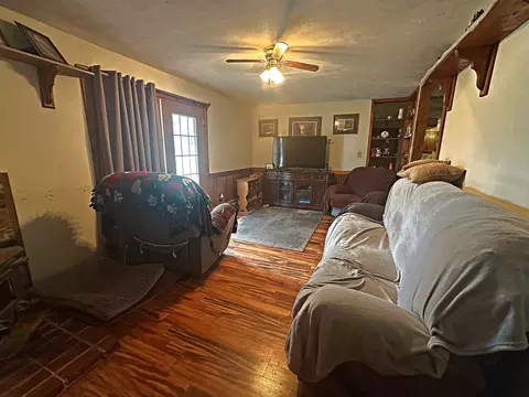 612 S Main St, Long Point, IL 61333 photo 4