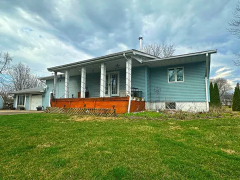 612 S Main St, Long Point, IL 61333 photo 2
