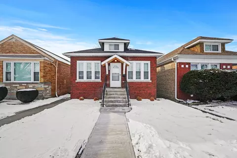 8738 S Bennett Ave, Chicago, IL 60617