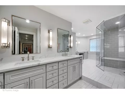 Bath - 33 E Bellevue Pl #PH-W7, Chicago, IL 60611 photo 2 of 4