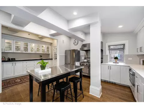 Kitchen - 33 E Bellevue Pl #PH-W7, Chicago, IL 60611 photo 3 of 4