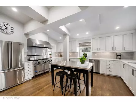 Kitchen - 33 E Bellevue Pl #PH-W7, Chicago, IL 60611 photo 2 of 4