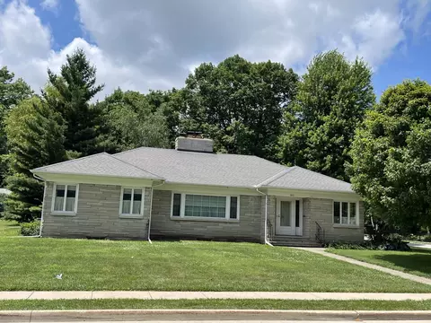 810 13th Ave, Mendota, IL 61342