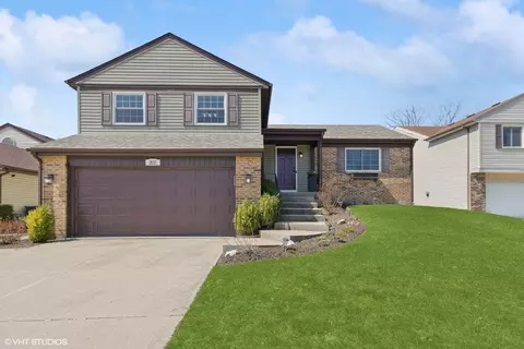 202 Albert Dr, Vernon Hills, IL 60061