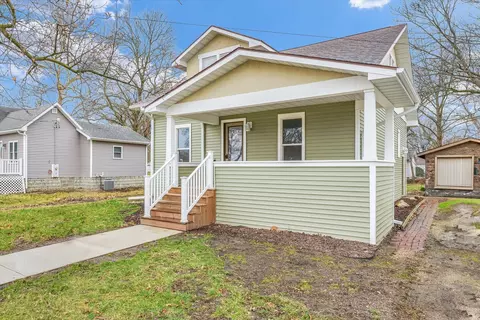 311 S 2nd St, Cissna Park, IL 60924