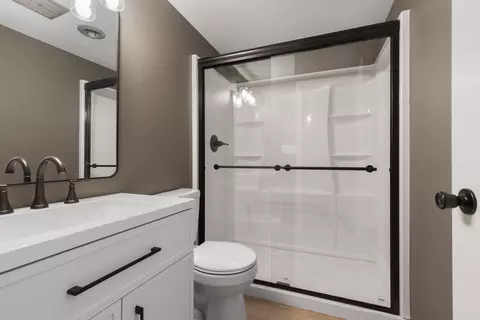 Bath - 1212 Merrill Ave W, Algonquin, IL 60102 photo 2 of 2