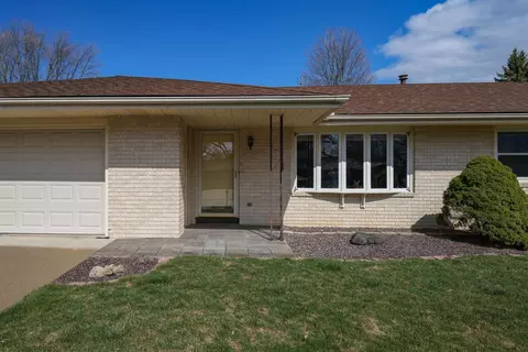 212 Riss Dr, Normal, IL 61761 photo 2