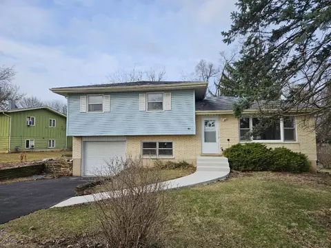 43 Woodview Ln, Algonquin, IL 60102