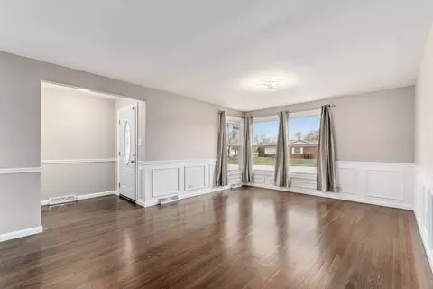 Living - 17111 Elm Dr, Hazel Crest, IL 60429 photo 2 of 2