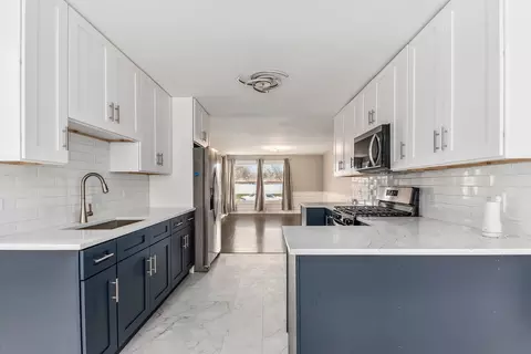 Kitchen - 17111 Elm Dr, Hazel Crest, IL 60429 photo 2 of 2
