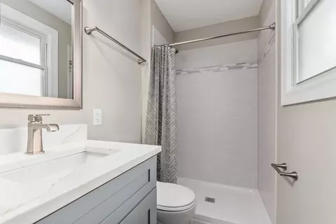 Bath - 17111 Elm Dr, Hazel Crest, IL 60429 photo 1 of 1