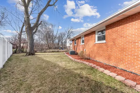 Exterior - 17111 Elm Dr, Hazel Crest, IL 60429 photo 2 of 4
