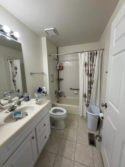 Bath - 249 Millers Xing, Itasca, IL 60143 photo 1 of 2