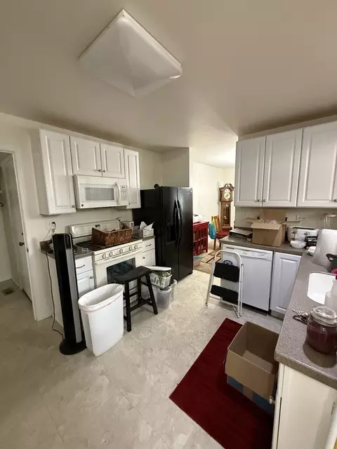 Kitchen - 249 Millers Xing, Itasca, IL 60143 photo 1 of 3