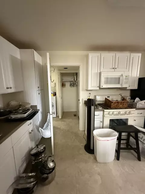 Kitchen - 249 Millers Xing, Itasca, IL 60143 photo 2 of 3
