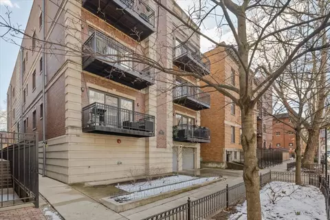 663 W Barry Ave #4D, Chicago, IL 60657