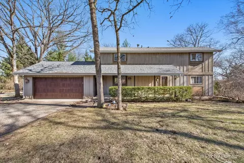 1415 Geringer Rd, Algonquin, IL 60102