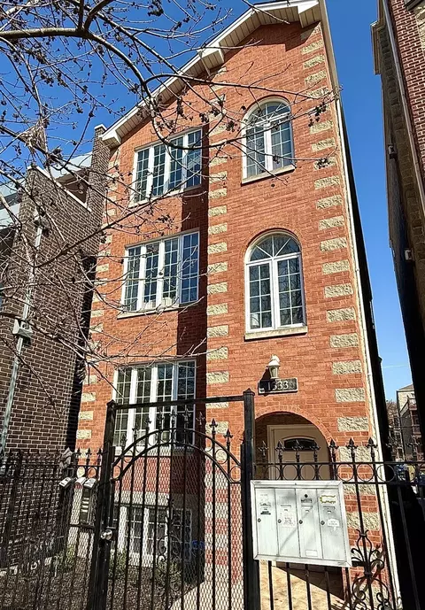 1333 N Bosworth Ave #3, Chicago, IL 60642
