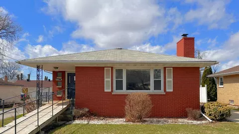 17744 Bernadine St, Lansing, IL 60438