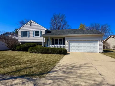1711 Jennifer Ln, Mchenry, IL 60050