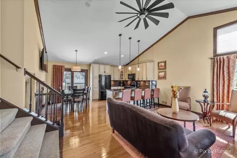 410 Harvard Ln, Bartlett, IL 60103 photo 3