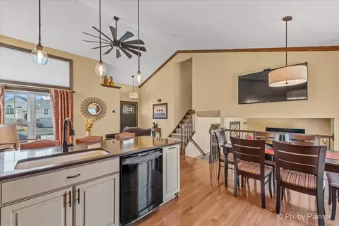 410 Harvard Ln, Bartlett, IL 60103 photo 7