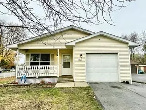 104 N Farnsworth Ave, Aurora, IL 60505